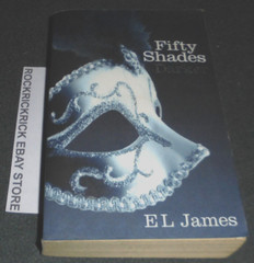 FIFTY SHADES OF DARKER BOOK BY EL JAMES 532 PAGES
