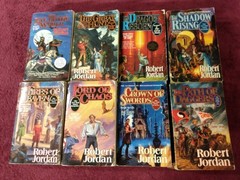 8 ROBERT JORAN PB WHEEL OF TIME NOVELS. THE FIRST EIGHT. ACCEPTABLE OR BETTER.
