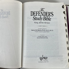 Defender’s Study Bible King James Version Dr. Henry M. Morris World Publishing