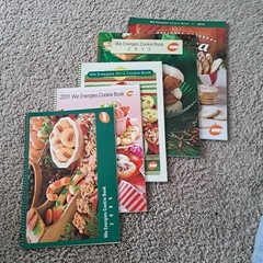 Lot of 4 Wisconsin Electric WE Energies Christmas Cookie Cookbooks 2009-2015