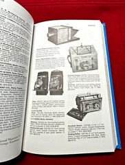 Blue Book Illustrated Price Guide to Collectible and Useable Cameras 2nd Mast Ed