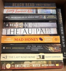 10 Book Lot drama, romance, suspense – Jodi Picoult, Emily Henry, Carley Fortune