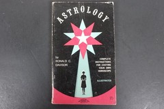 Astrology Ronald C. Davison 1969 Fifth Printing Horoscope ARC Books Illustrated