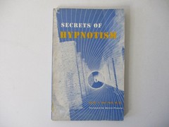 Secrets of HYPNOTISM by S.J. Van Pelt, M.D. Foreword by Melvin Powers (1976 Book