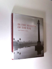 In the Shadow of the Raj: Derry Moore in India – Hardcover Tully, Mark – GOOD