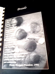 Vtg Seashore Sampler, A Delicipus Decade Cookbook 504 Pages
