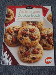 2020 Wisconsin Electric WE Energies Christmas Cooky Cookie Book Cookbook