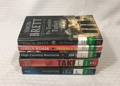 LOT OF 5 MYSTERY THRILLER NOVELS/ TRADE PAPERBACKS / MULTIPLE TITLES & AUTHORS