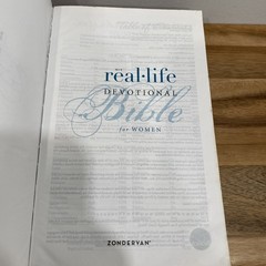 NIV Real-Life Devotional Bible for Women, Compact: Insights for Everyday Life