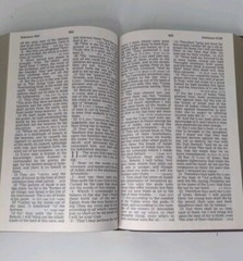 Thomas Nelson KJV Giant Print Reference Bible Burgundy Leather Flex