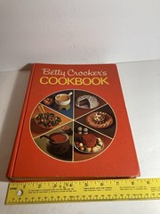 Vintage Betty Crocker’s Cookbook 1974 Tight Binding 480 Pages HC