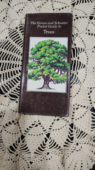 Simon and Schuster pocket guide to tress hardcover vintage 1981