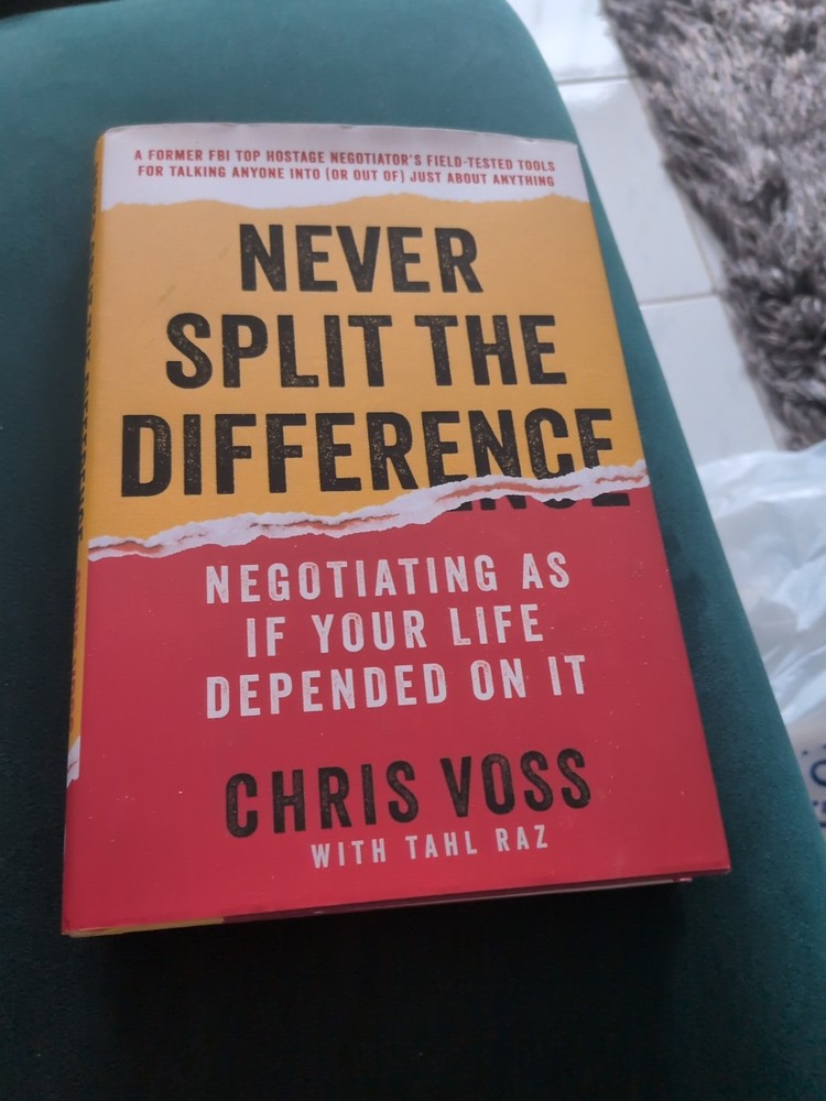 Never Split the Difference Negotiating As If Your Life CHRIS VOSS Hardvack HC