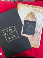Los Pilares de la Tierr by Ken Follett. Luxury boxed edition.