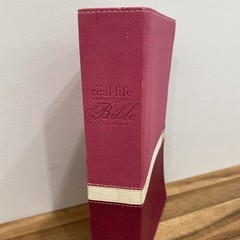 NIV Real-Life Devotional Bible for Women, Compact: Insights for Everyday Life