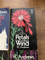 4 Books V.C. Andrews Dollanganger Series Flowers in the Attic Start Some Wear