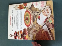 VINTAGE BETTY CROCKER’S CAKE AND FROSTING MIX COOKBOOK 1966 FIRST EDITION
